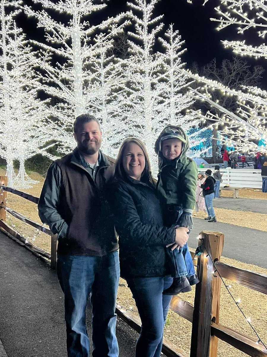 CISDHudson's tweet photo. Had a blast at Santa's Wonderland. Got to spend the day with family and watch my son be amazed at all the lights. #SantasWonderland #FamilyTime #BestTimeOfTheYear #MerryChristmas https://t.co/SQ0TcFQz1a