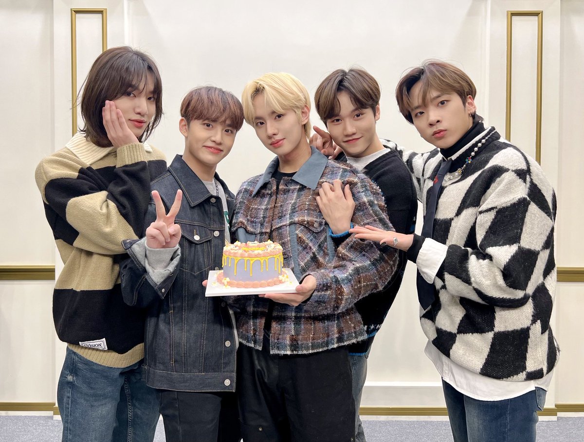 HAKYEONNIM's tweet photo. For GEM❤️ https://t.co/0gzj0Q8Ggi
