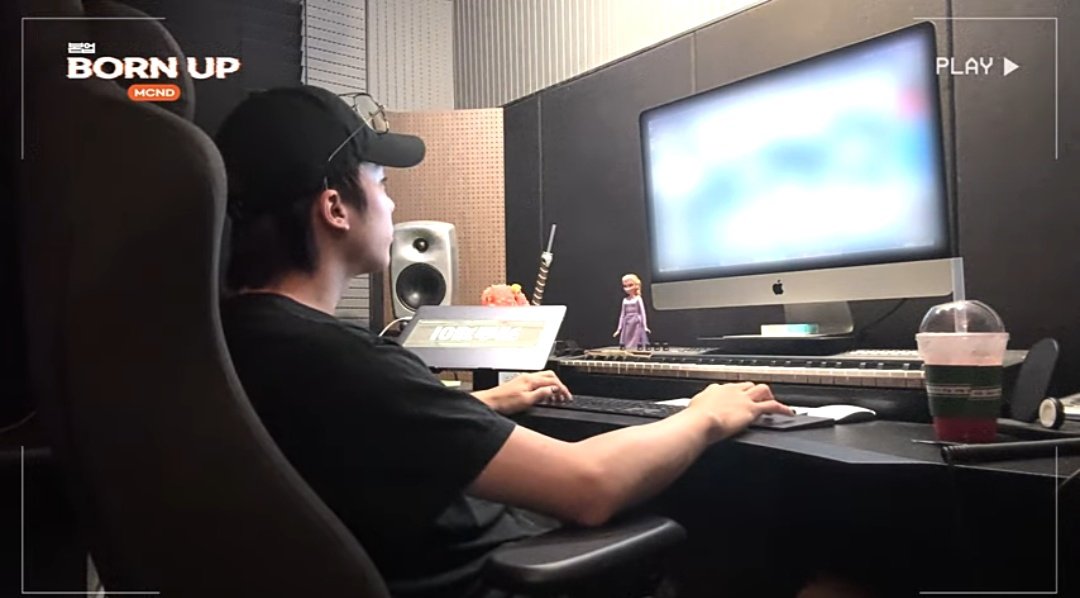 HAKYEONNIM's tweet photo. BORN UP MCND new episode has been released. There's a short clip from Minjae, Win, and me. Anyway, I made nail art with GEM and Castle J designs. Wanna see? https://t.co/6AlFh220Mv