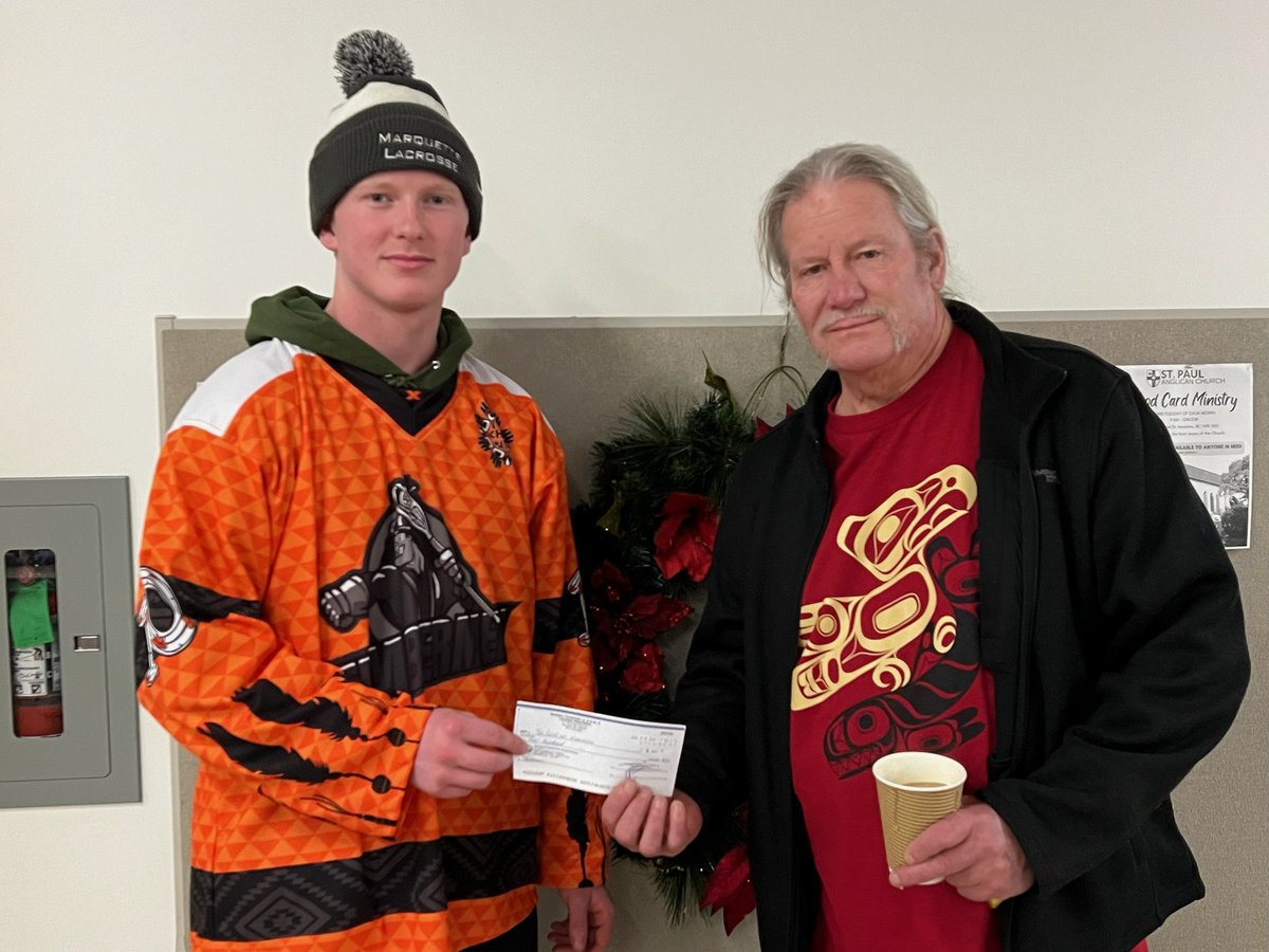 Last night, Nanaimo Timbermen volunteers were able to help feed the less fortunate at at the 7/10 Club.  #GoTmen <a href="/DoddsFurniture/">Dodd's Furniture & Mattress</a>