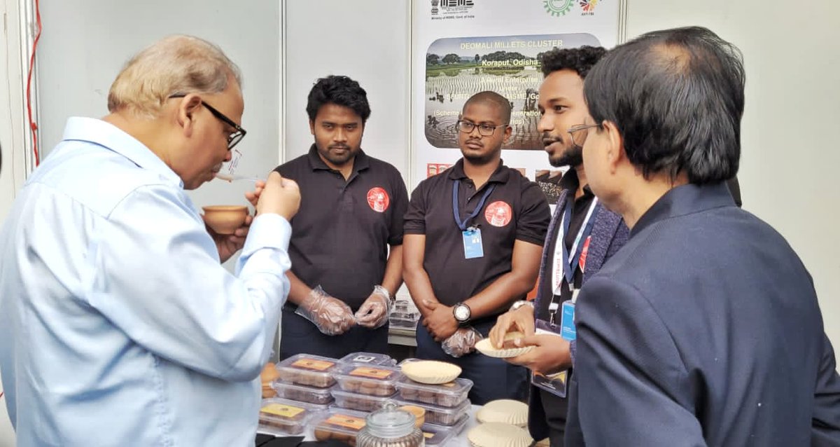 H2mHelen's tweet photo. H2M from Koraput participated in the 19th Startup Conclave of KIIT TBI, representing millet based startup. Secretary MoMSME GoI, Shri B.B.Swain, visited . He highly appreciated &amp; encouraged development of agro-based enterprises in Koraput. @dmkoraput @minmsme @MilletsOdisha https://t.co/Ks9h09Xo1N