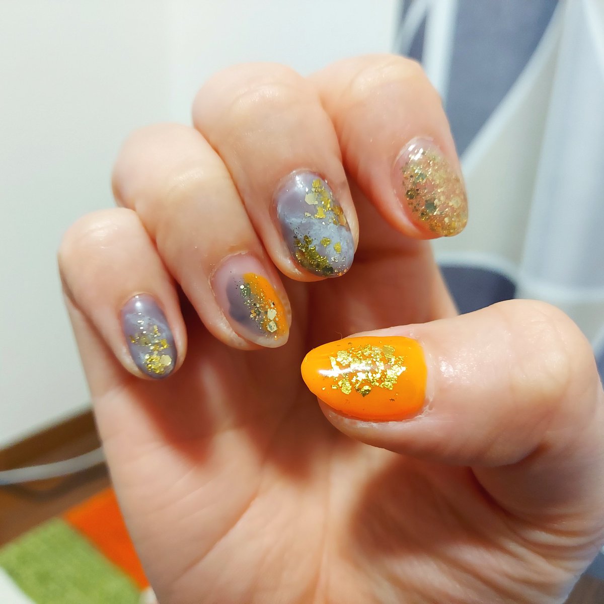 ym_lichi's tweet photo. クリスマスとお正月を乗り切るキラキラのネイル💅❤
初めて金箔も乗せてみた✨
#グリッターネイル
#ラメネイル
#セリアジェルネイル
#セルフネイル
#セルフジェルネイル https://t.co/hT0G6awYvK