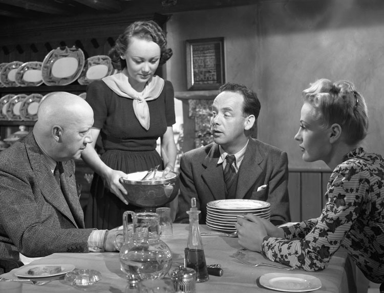 Discover the mystery of THE HALFWAY HOUSE (1944) 3pm #MervynJohns #GlynisJohns Ealing classic #TPTVsubtitles