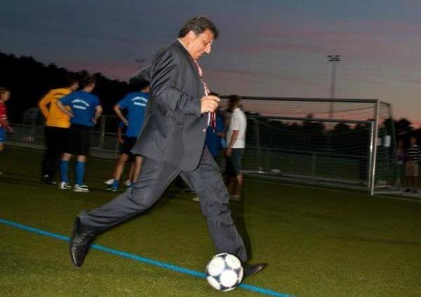 Ismailtipi's tweet image. Heute endet die Fußballweltmeisterschaft in Katar. Das Turnier ist und bleibt in meinen Augen eine Farce. Ich erhoffe mir für die Zukunft eine bewusstere Auswahl der Ausrichtungsorte für sportliche Großereignisse.

ismail-tipi.de/aktuelles/isma…