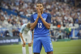 chinitohot2's tweet photo. KYLIAN MBAPPÉ, que pibe sabroso por diosss 🤤🔥 https://t.co/6WLgE221pB