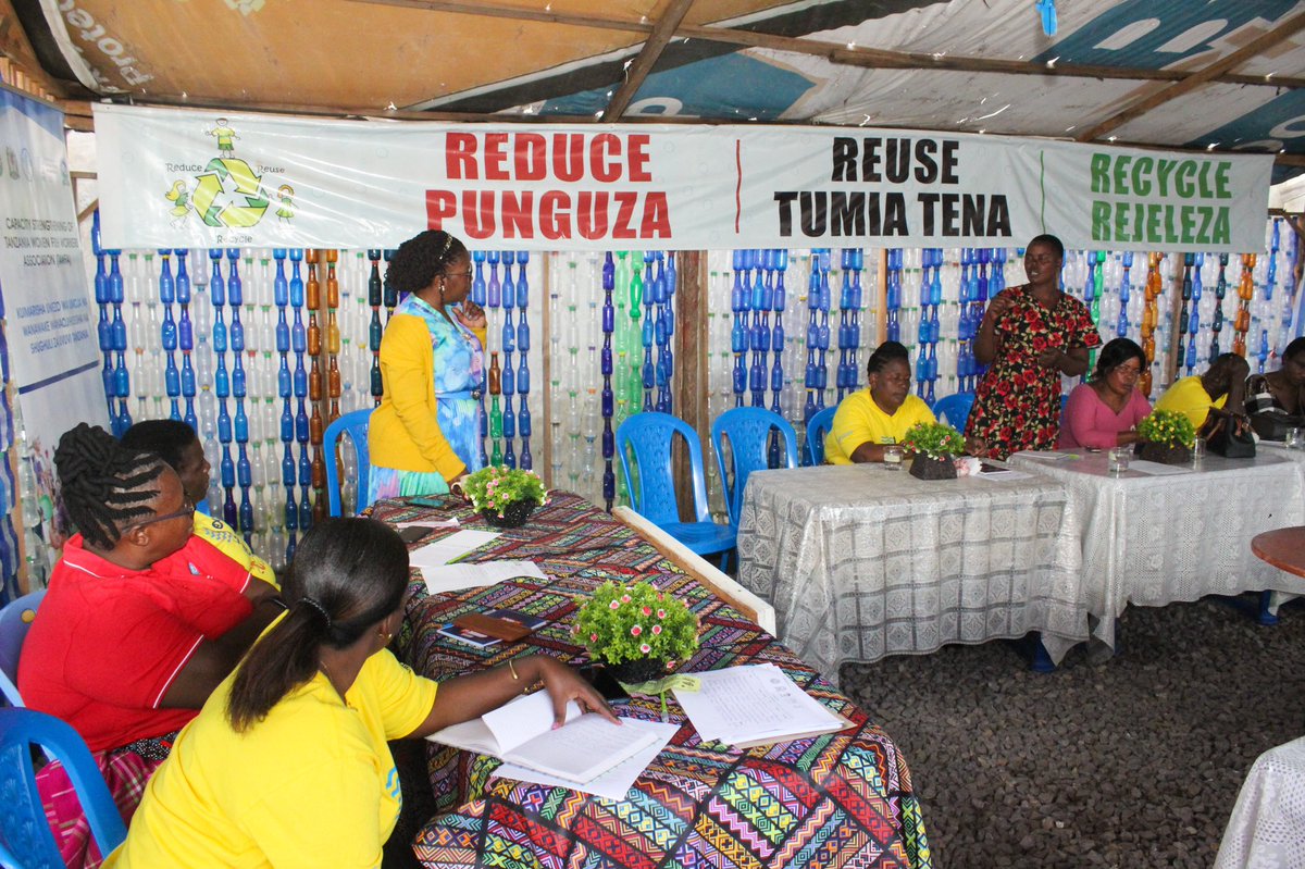 EMEDO19's tweet photo. It was a 2 days meeting of #TAWFA Lake zone leaders. Day 1 brought in regional n national leaders. Day 2 brought inleaders from 14 districts in the Lake Zone.
Generally, women in fisheries are marginalized n play in unequal n gender insensitive ecosystem https://t.co/TTt0LKLaMo