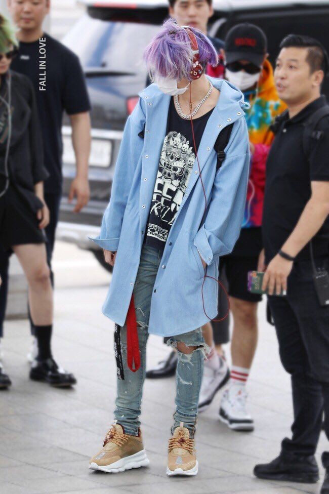 favOf_LiLaC's tweet photo. headphone 🎧, Ball hat, backpack  🎒 &amp; cute Keychain are perfectly match with BOBBY
 FASHION MOMENTS
#D3toBOBBY28thBDAY
#BOBBY #바비 #iKON #아이콘
@bobbyranika @YG_iKONIC https://t.co/lJwFEPzsL5
