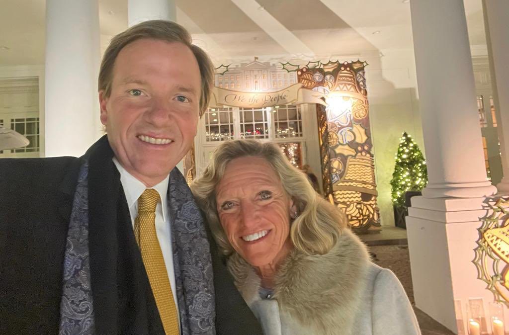 MarquardtGlobal's tweet photo. T’was the week before Christmas and all through the @WhiteHouse, people were stirring…and taking lots of selfies enjoying the stunning ‘We the People’ holiday decorations. https://t.co/n6xJ986L0F