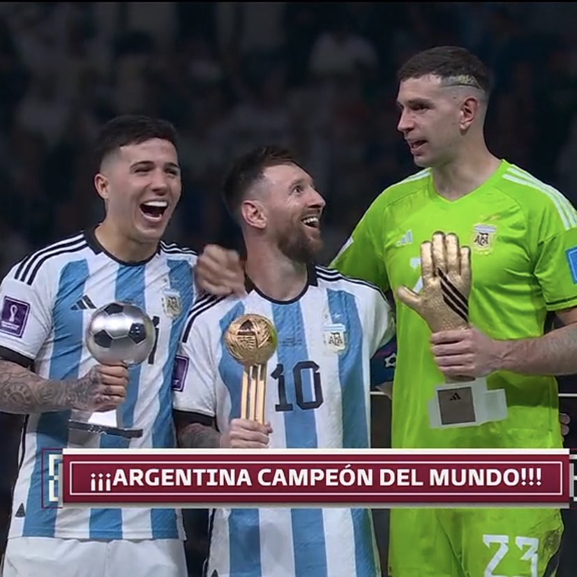 soy messi mirando al dibu