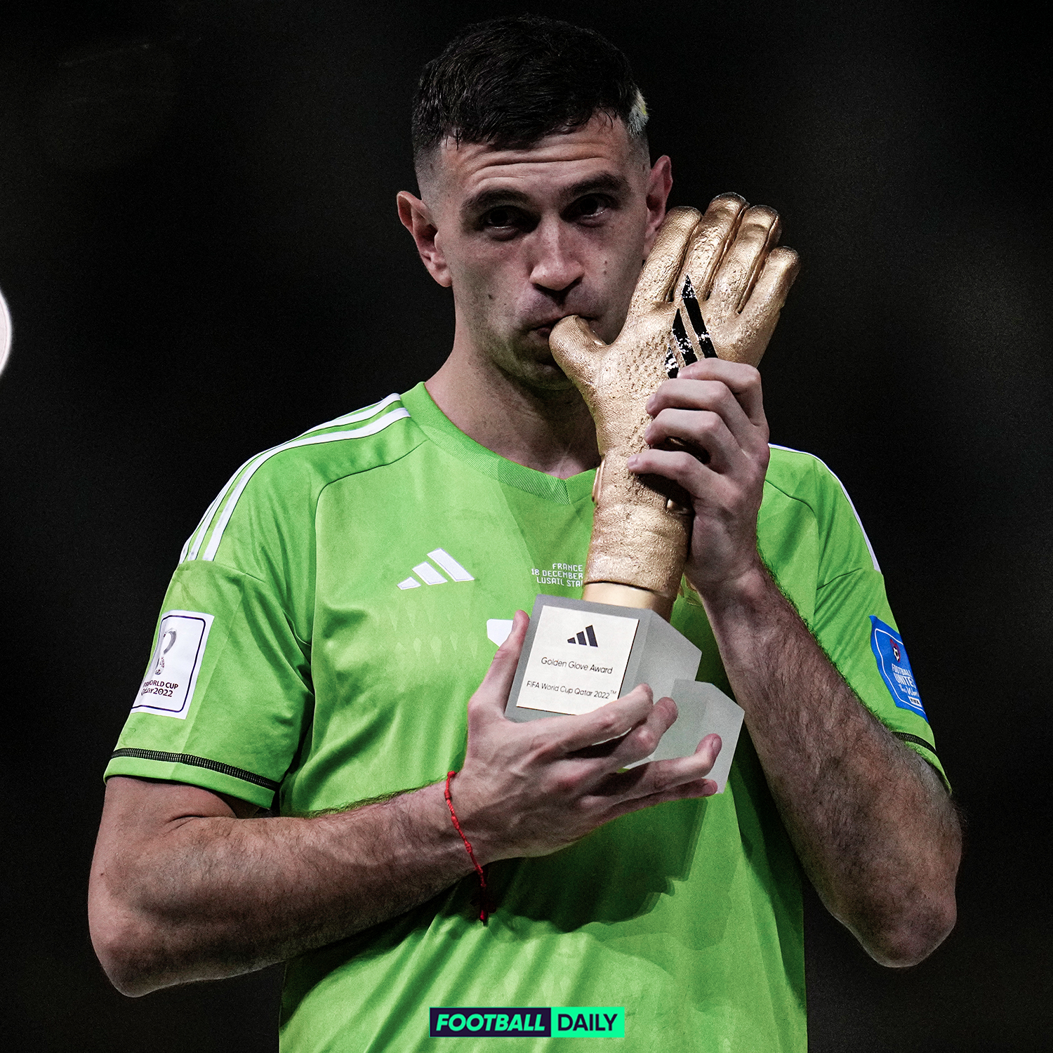 Football Daily on X: Emi Martínez wins the Golden Glove Award at