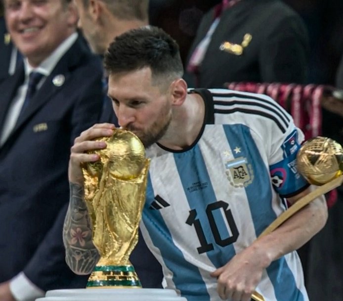 siii besala q es tuya leo