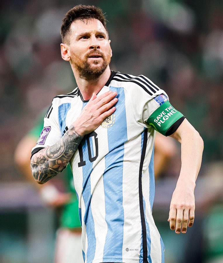 Celebs__Arabic's tweet photo. كرة القدم تنصف ليونيل ميسي 💙🇦🇷 https://t.co/9jdHmuUWDI