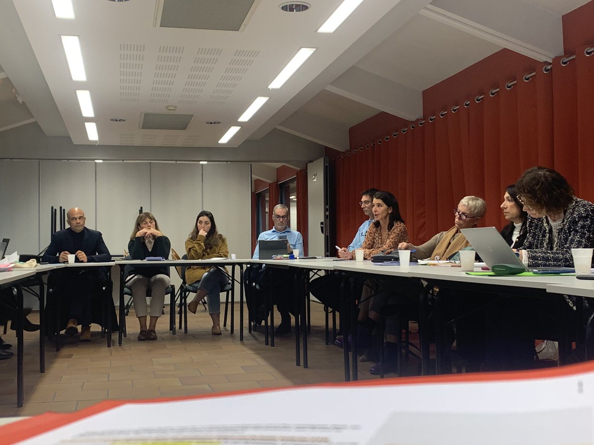 ProcureureNIMES's tweet photo. 👨‍👩‍👦‍👦Violences intra-familiales dans le Gard: pour que l’espoir pénètre dans le huis clos des maisons et l’esprit des victimes. Réunion du comité élargi départemental des acteurs de prévention, répression et soutien. #CIDFF @RomeIsabelle @ProcureurAles @LaCordeeAsso @CHUNimes … etc https://t.co/P0Qvusq54j