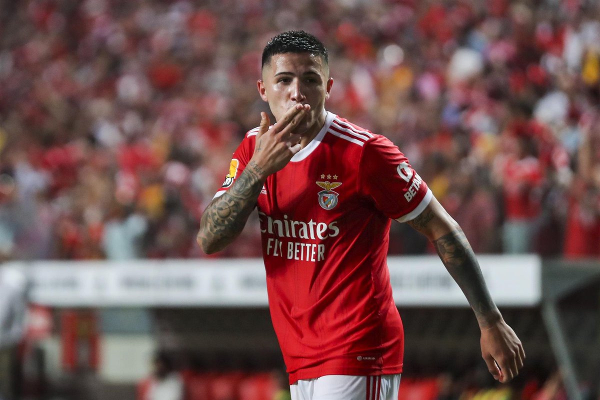 Campeão Mundial aos 21 anos, a espalhar magia quase o torneio todo. Enzo é insano.