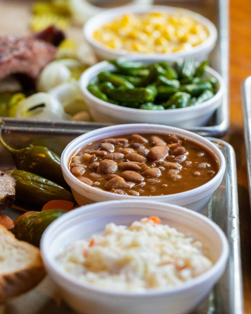 blacksbbqSM's tweet photo. We've got the best side dishes for your Christmas meal covered – available in 5oz., pint, or quart sizes!

▪️ Norma Jean's Beans
▪️ Creamy Coleslaw
▪️ Green Beans
▪️ Extra Cheddar Mac &amp; Cheese
▪️ Creamed Corn
▪️ Chunky Potato Salad
▪️ Mashed Potatoes with Gravy
▪️ Mexican Rice https://t.co/QYFJBxprUp