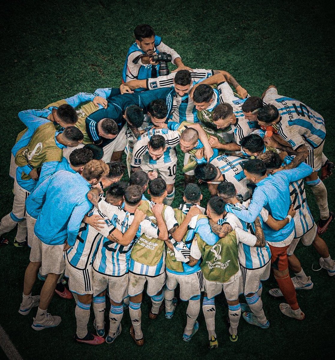 JOSEESCAURIZA's tweet photo. ARGENTINA CAMPEÓN DEL MUNDIAL DE QATAR 2022.
ARGENTINA CAMPEÓN DEL MUNDO. MESSI CAMPEÓN DEL MUNDO. https://t.co/MQw9dvsEry