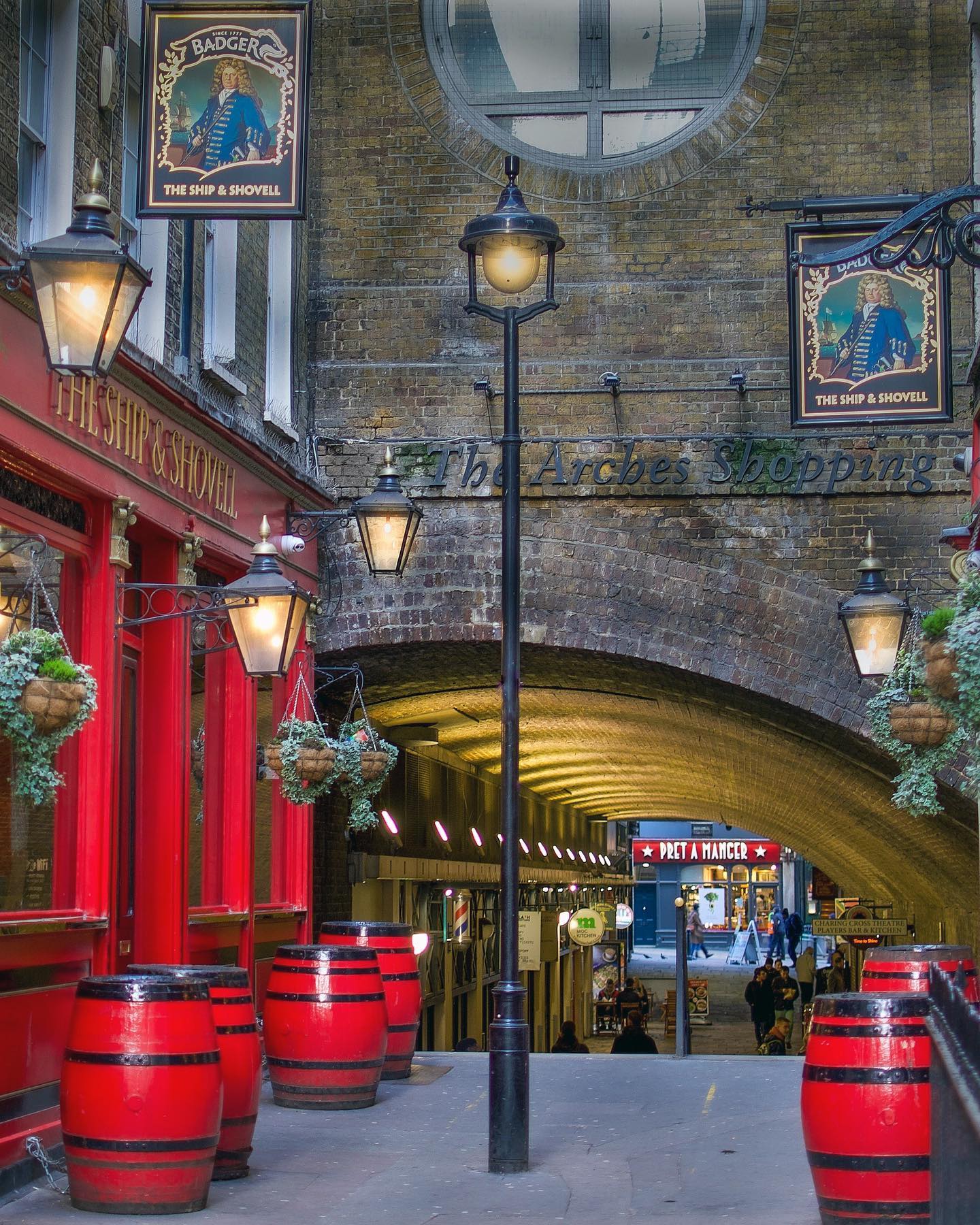 Visit London on Twitter "Cheers to London's iconic pubs🍻 [📸 iclick