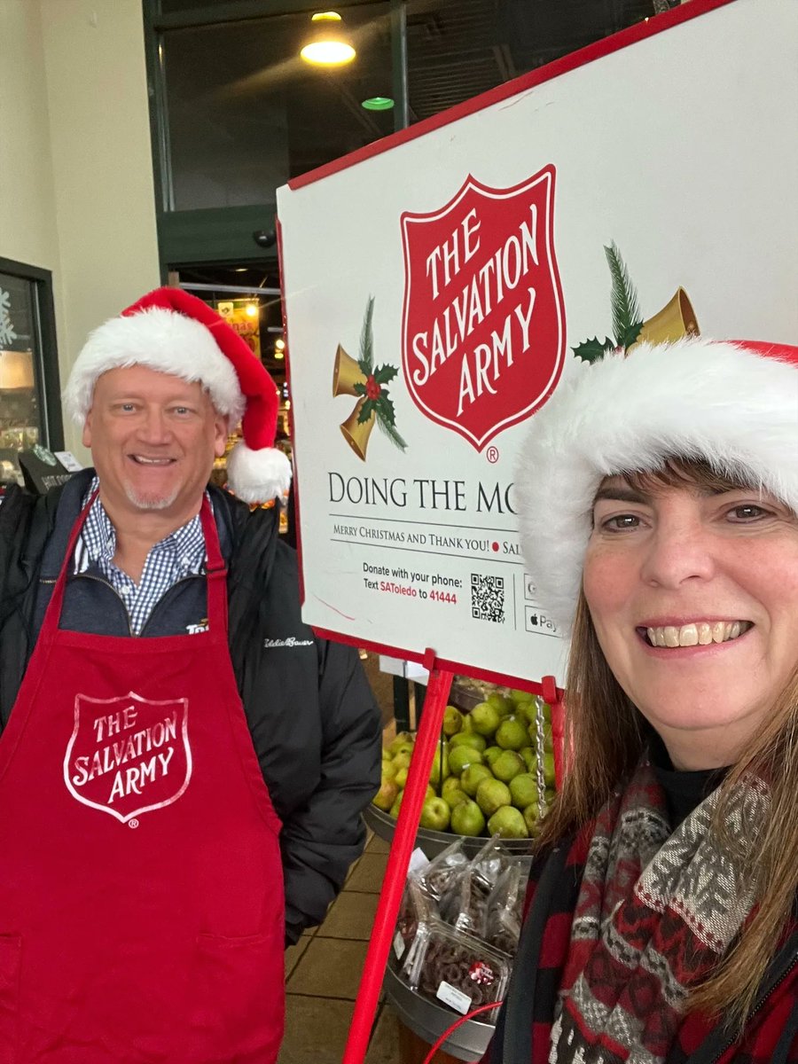ToledoRotary's tweet photo. Thanks to those who volunteered to ring bells on Saturday, December 10th for the Salvation Army! Over the course of the entire day, our red kettle raised $1,089.53. #ServiceAboveSelf #RotariansInAction https://t.co/GgZRLstjU9
