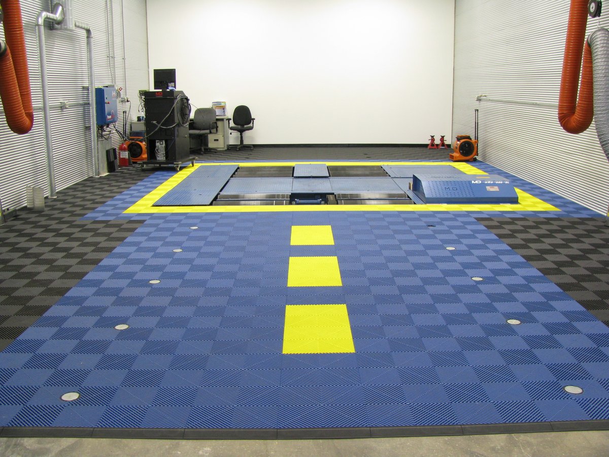 Swisstrax's tweet image. Lifts, jacks, dynos, doesn&apos;t matter. Swisstrax is engineered and built to withstand automotive demands. 

Get the same performance in your garage: swisstrax.com/commercial-wor…

#garage #flooring #modularflooring #garageideas #dyno #carlifts #workshop
