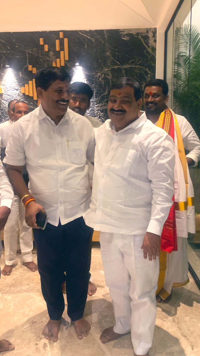 CHENNAKESHPRTU's tweet photo. With MLC Sri.Patnam Mahender Reddy Garu https://t.co/woJxWSSA0C