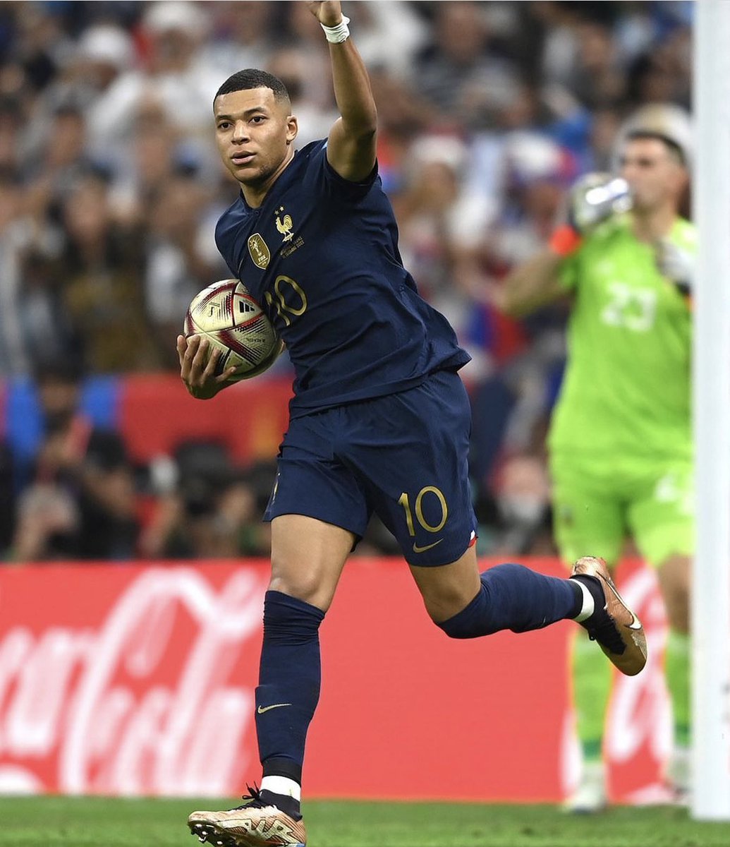 YSFGlobal's tweet photo. Still the legend!!! #Mbappe https://t.co/RgmPuuI7Pw