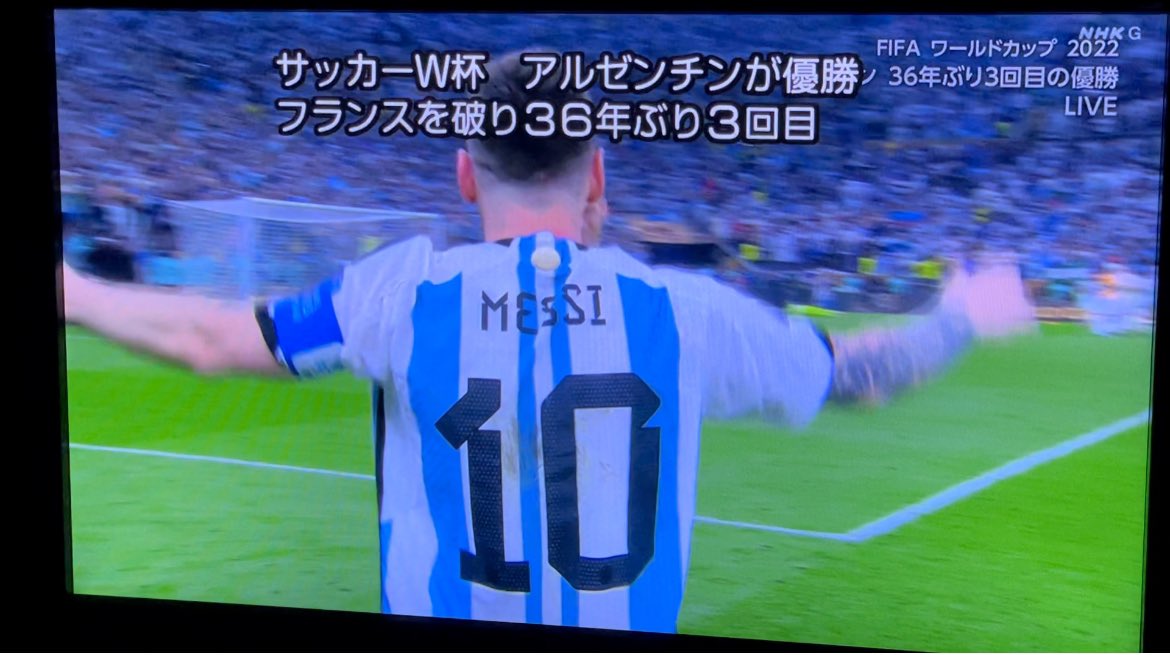 rinatarooooo1's tweet photo. 涙涙涙😭！！！
アルゼンチン優勝おめでとう😭🏆

メッシにとって最後のW杯。
そして、初優勝！本当におめでとう😭💙💙 https://t.co/sjQC8XSuGE