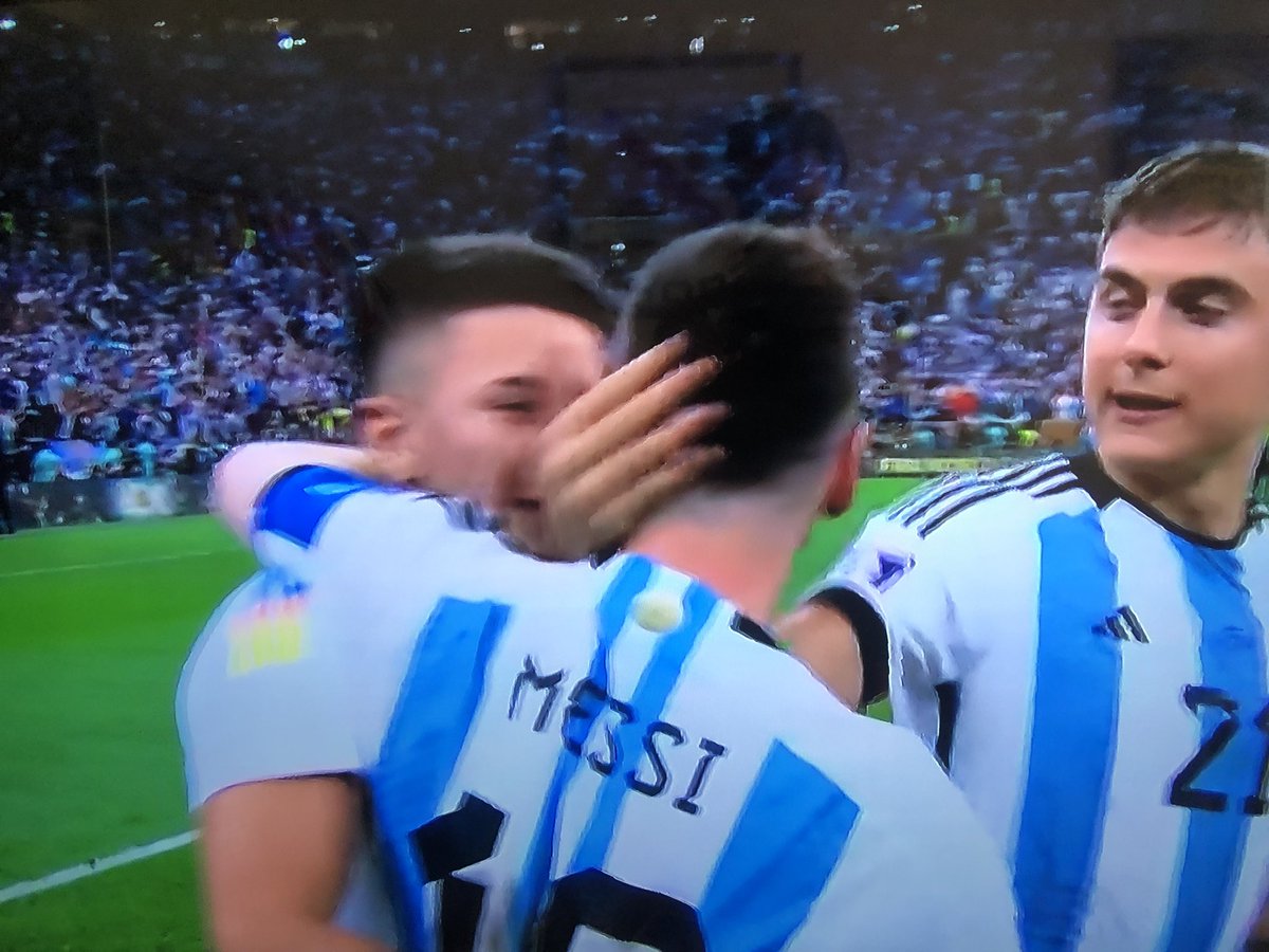 JuanPabloFdz's tweet photo. SE ACABÓ EL DEBATE, FIN DE LA DISCUSIÓN, SE TERMINÓ LA POLÉMICA, Lionel Messi es el mejor futbolista de todos los tiempos, el mejor jugador de la historia. Messi es campeón del mundo y además el MVP del mundial. Ganó TODO ya. Sus “haters”a callar y a desaparecer.🇦🇷🇦🇷🇦🇷🇦🇷👏🏼 #Messi https://t.co/qZksfAKKJ6