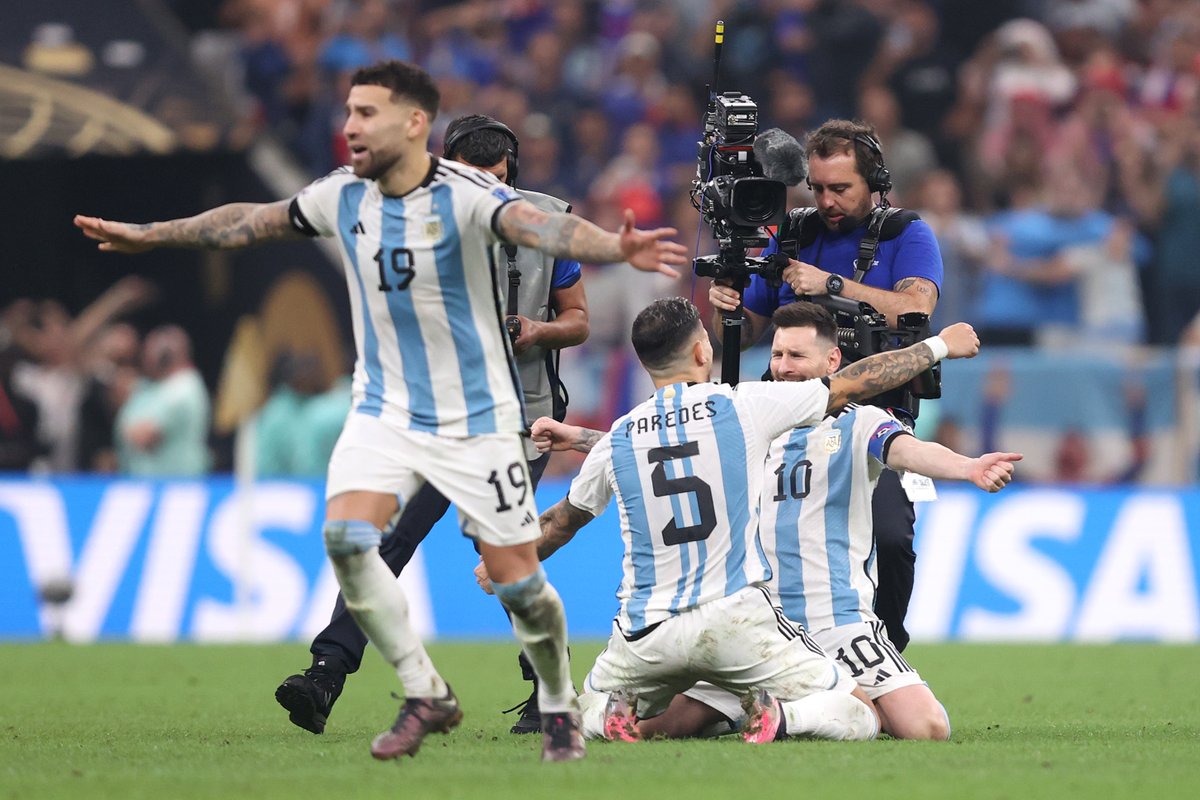 sportstarweb's tweet image. Lionel Messi has conquered the final peak
Lionel Messi has shaken the hands of paradise

He climbs into a galaxy of his own. 

#Messi's World Cup win in Peter Drury's words.
