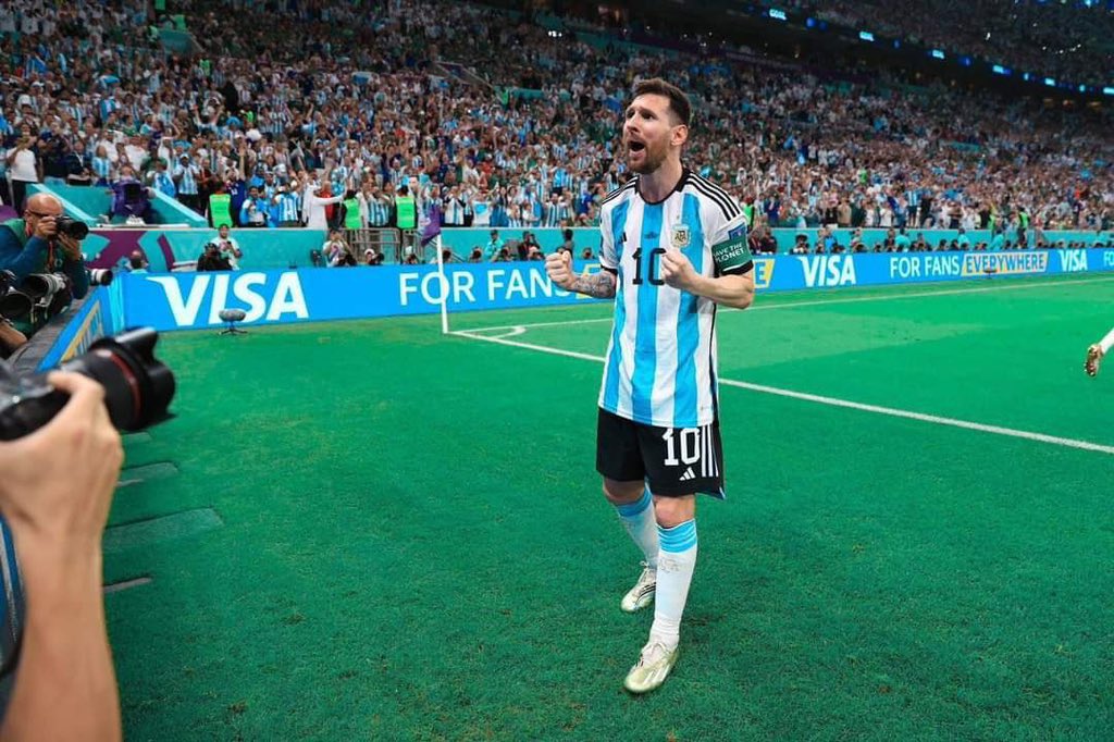 مبروك للمنتخب 🇦🇷 الأرجنتيني 
مبروك لأعظم لاعب في تاريخ كرة القدم ميسي  🇦🇷

#الارجنتين_فرنسا 
#نهائي_كأس_العالم