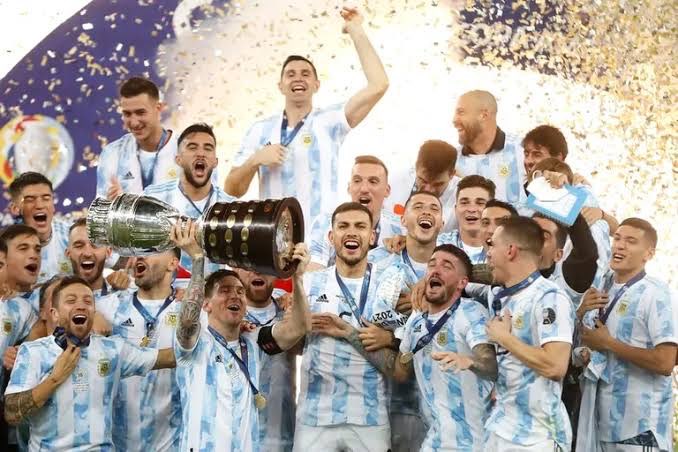 notipoblano's tweet photo. #Qatar2022 ARGENTINA Gana la final mundial Qatar 2022 !! 
FELICIDADES !!!! https://t.co/WgTSiVo8H5