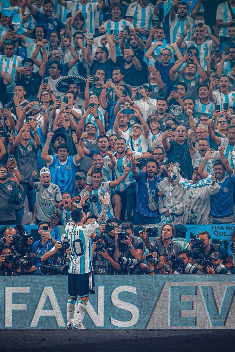 brhomaldrihem's tweet photo. من عدالة كرة القدم أن يرفع ليونيل ميسي كأس العالم 
نهائي جميل يليق بجمال مونديال استثنائي 
ألف مبروك لمحبي ومتذوقي كرة القدم 
#كأس_العالم_2022_قطر 
#الارجنتين_فرنسا 
#الأرجنتين_بطل_كأس_العالم_2022 https://t.co/CycqZBXFBk