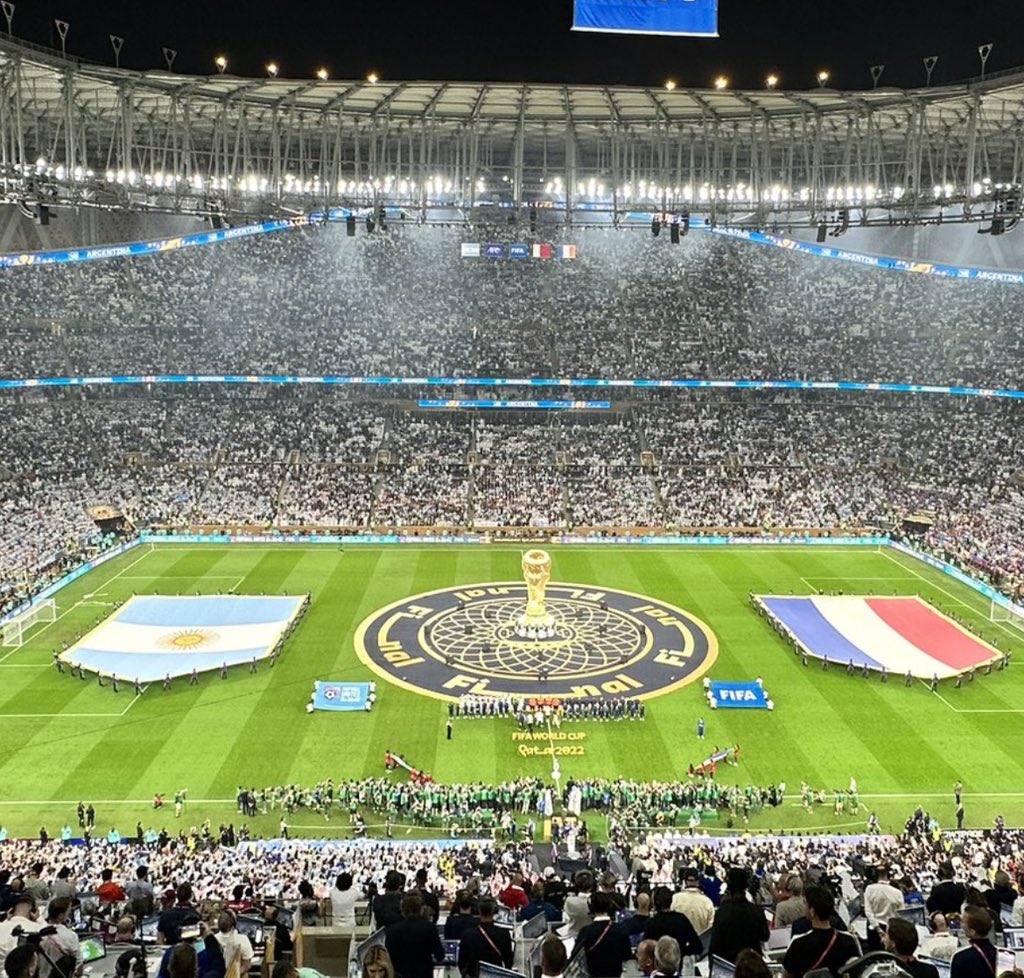 وتحقق حلم الشباب اللي كان يراودني منذ أكثر من أربعين سنة..وحضرت نهائي كأس العالم.. وتحققت أمنيتي في دوحة الخير وبفضل الابن الحبيب سعود..واللي زاد الرحلة حلاوة اصطحاب الحفيد حمد حديث الولادة لتكون أول دولة يدخلها قطر الحبيبة.الشعور لا يحيطه وصف..اجتمعت الأفراح على أرض قطر الحبيبة