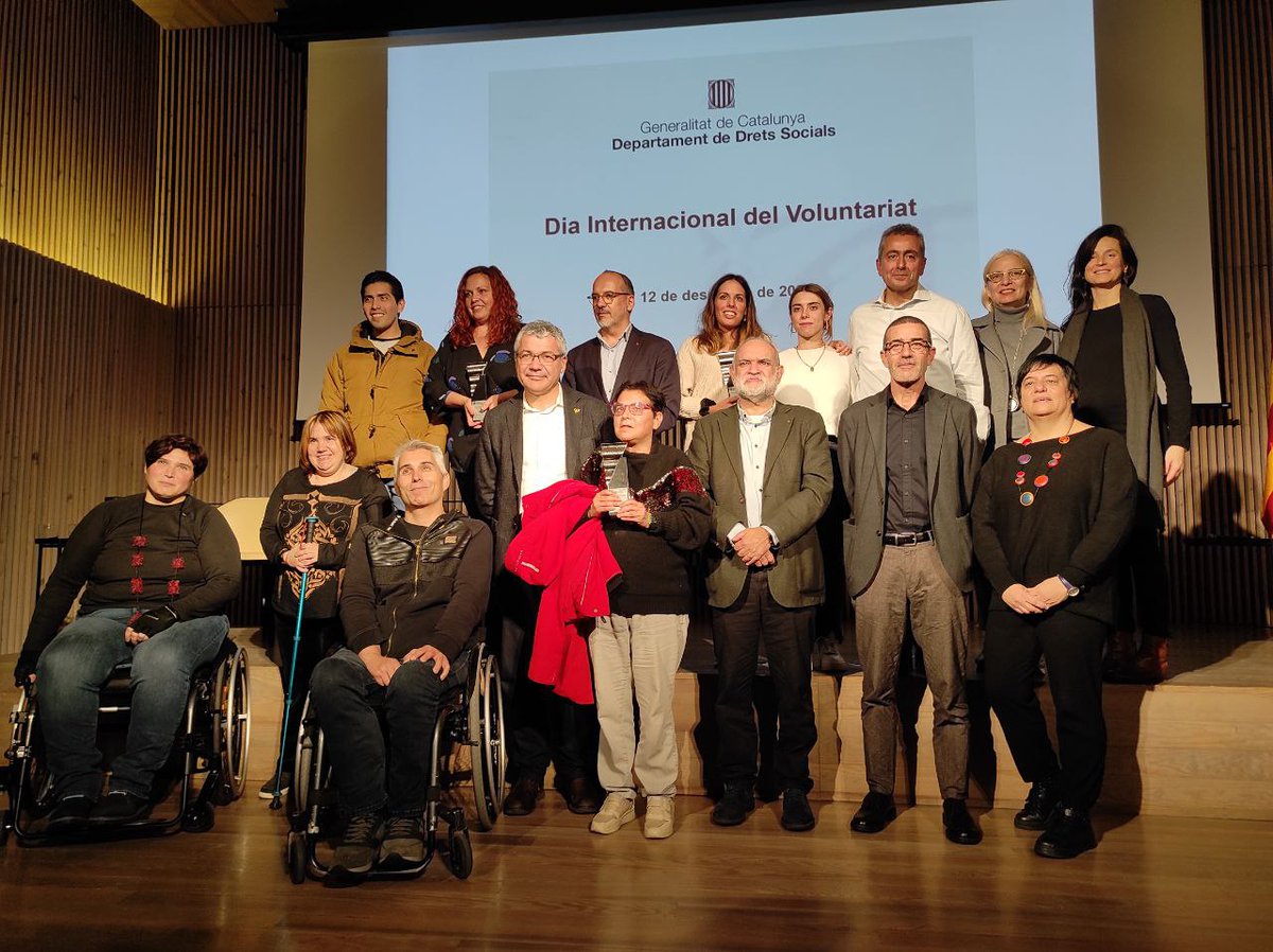 dsocialscat's tweet photo. Ja tenim projectes guanyadors dels #PremisVoluntariat 2022!👏👏👏

🏆1r premi per al “Voluntariat sense barreres” d' @entitatecom  
🏆2n premi per a “Voluntàriament”, d'@afammca 
🏆3r premi per a l’@acidH_IL pel projecte “Voluntariat sense límits”

ℹ️https://t.co/0FtMJqzzZF https://t.co/mTCTCrppWf