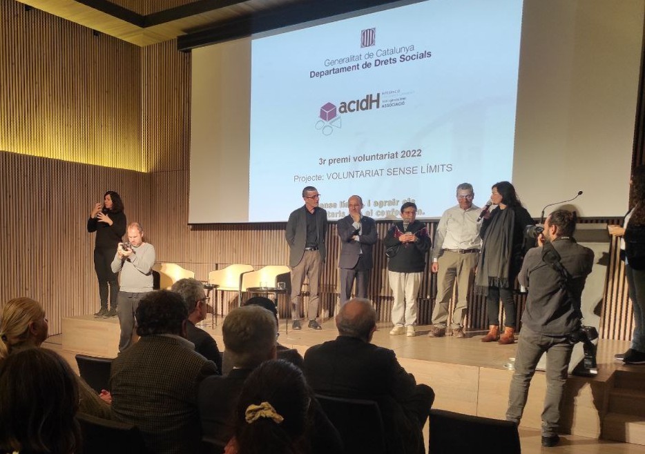 dsocialscat's tweet photo. Ja tenim projectes guanyadors dels #PremisVoluntariat 2022!👏👏👏

🏆1r premi per al “Voluntariat sense barreres” d' @entitatecom  
🏆2n premi per a “Voluntàriament”, d'@afammca 
🏆3r premi per a l’@acidH_IL pel projecte “Voluntariat sense límits”

ℹ️https://t.co/0FtMJqzzZF https://t.co/mTCTCrppWf