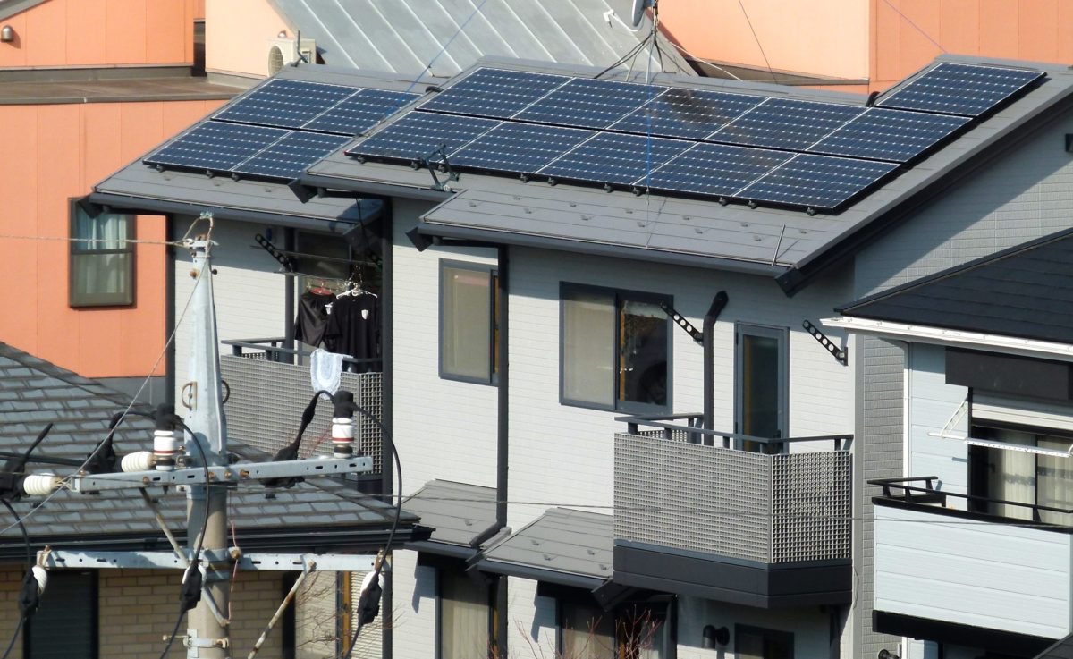 YaleE360's tweet photo. Tokyo is mandating that all new homes in the city be built with rooftop solar panels starting in 2025.

Read more @YaleE360: https://t.co/idwV53vKpH https://t.co/8M1kfCdwYi