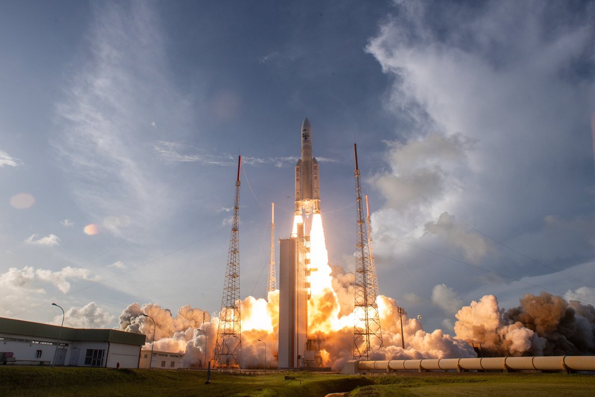 esa's tweet photo. 📷 Check out our #WeekInImages, 12 - 16 December 2022 👉 https://t.co/ALpXsNrW7E https://t.co/qqZD4MFsya