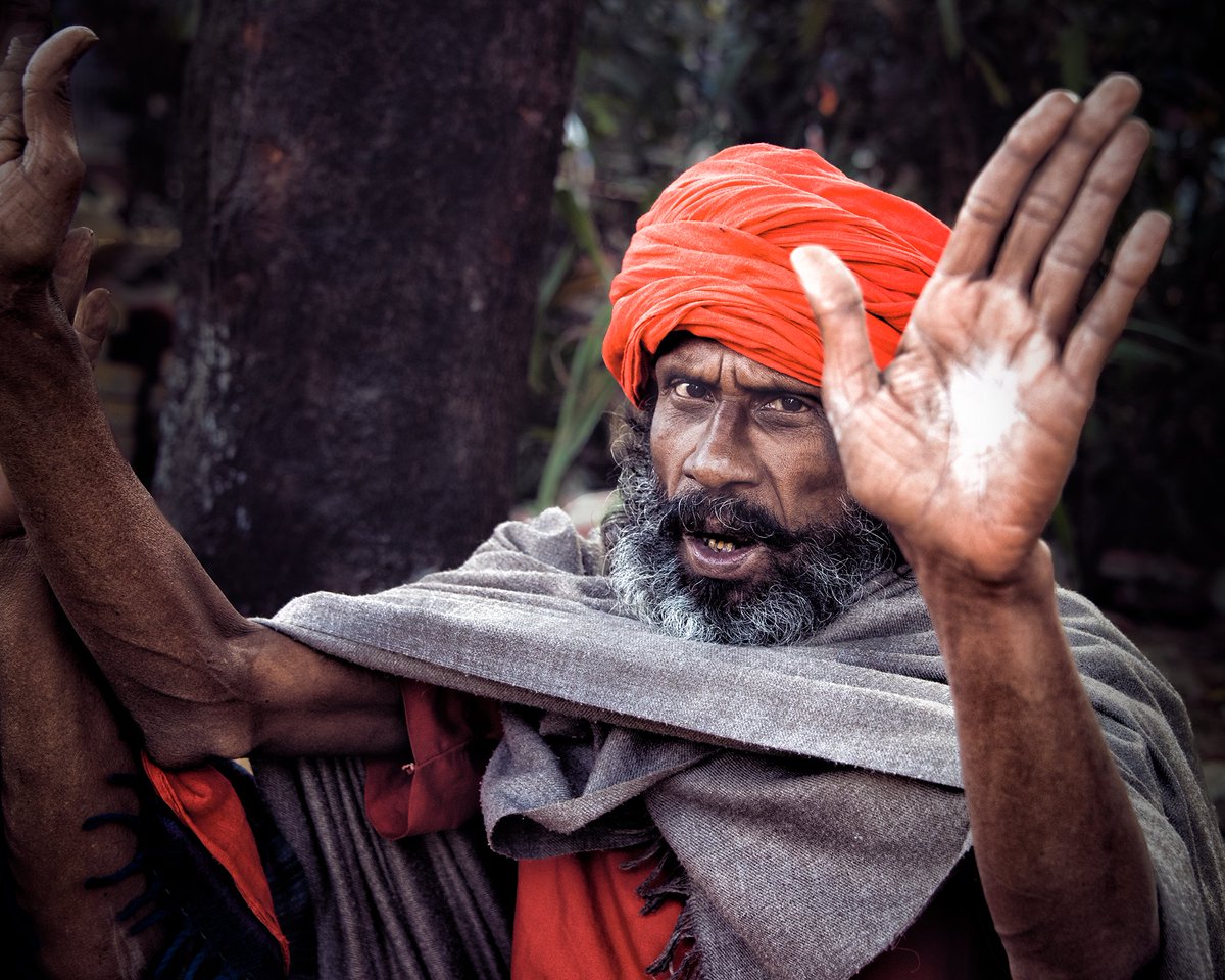 crostwicksnaps's tweet photo. Tarapith. West Bengal. Tantric Temple and adjoining cremation grounds where sādhanā are performed.

#India #Tarapith #WestBengal #Sadhana  
#PeopleofIndia #travel #Hindi #Tantric
#travelphotography  #photography #holyman #sadhusofindia
#indiapictures #indianphotos #travelindia https://t.co/WWckKA5FlN