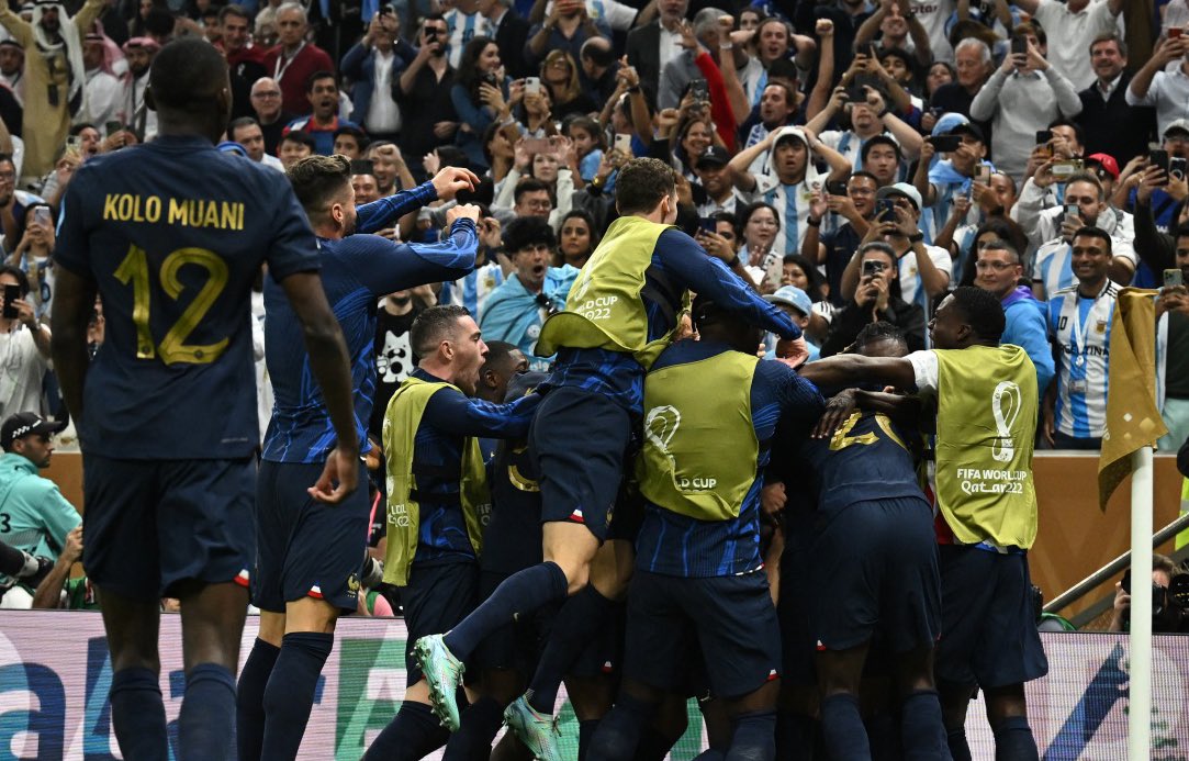 Award ceremony: UPAMECANO Dayot (FRA) walks past the trophy, cup, trophy,  disappointment, frustrated, disappointed, frustrated, rejected, left:  GUENDOUZI Matteo (FRA). Game 64, FINAL Argentina - France 4-2 nE (3-3) on  December 18th