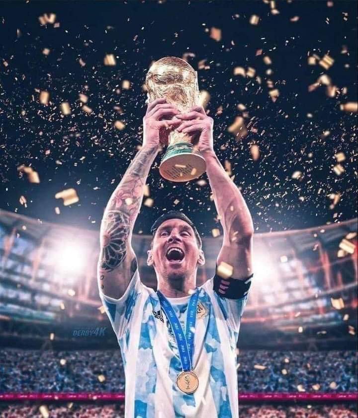 FutbolCenterFC's tweet photo. Si alguna vez existió un debate, si alguna vez lo pusieron en duda. Pues hoy queda absolutamente zanjado.

🐐🇦🇷 LIONEL MESSI ES INDISCUTIBLEMENTE EL MEJOR JUGADOR DEL HISTORIA. 🥇🥇

#Messi𓃵 #Qatar2022 https://t.co/BegAh0Fz3f