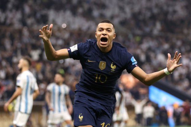 Enzoscl2's tweet photo. 8 buts, 23ans… fin du tweet 🇫🇷❤️ #ARGFRA https://t.co/K5Luoule9i