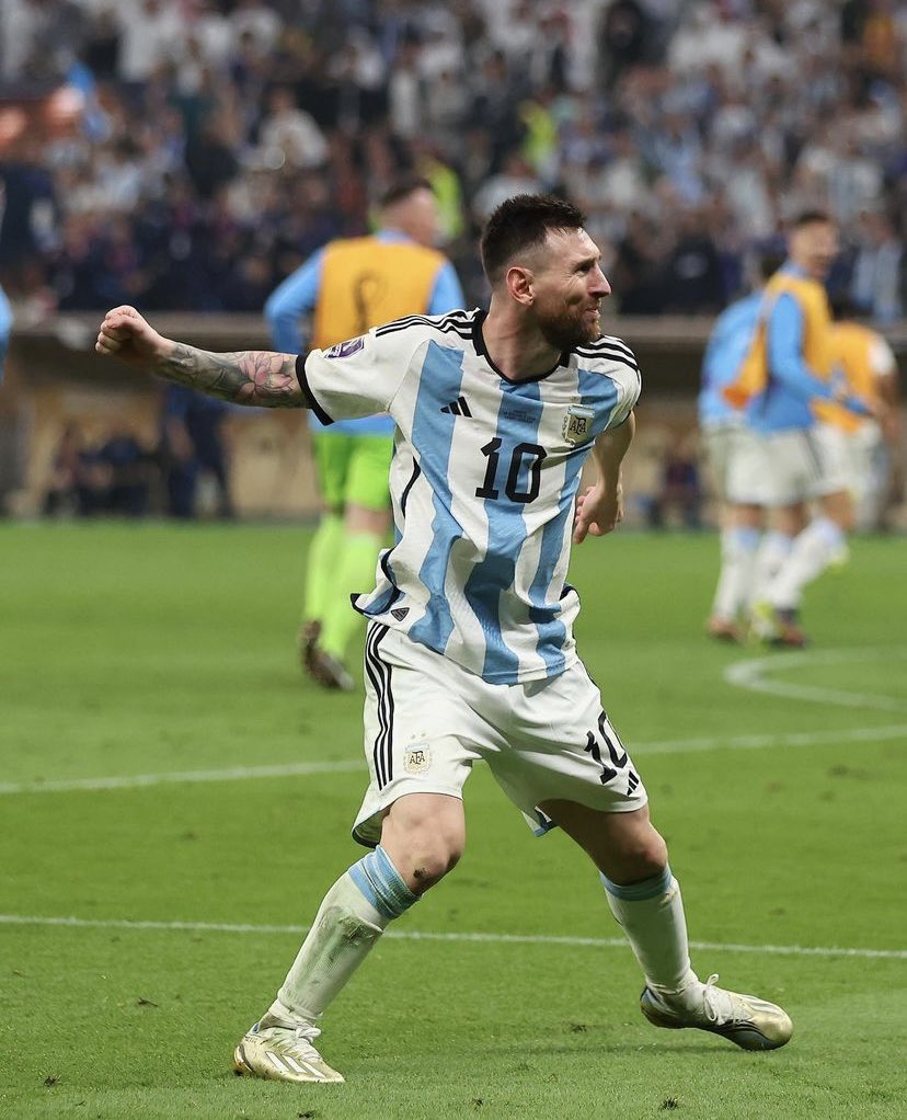 SingerShreyasi's tweet photo. Legend 🇦🇷 #FIFAWorldCup #Argentina https://t.co/Szv0MtsFTJ