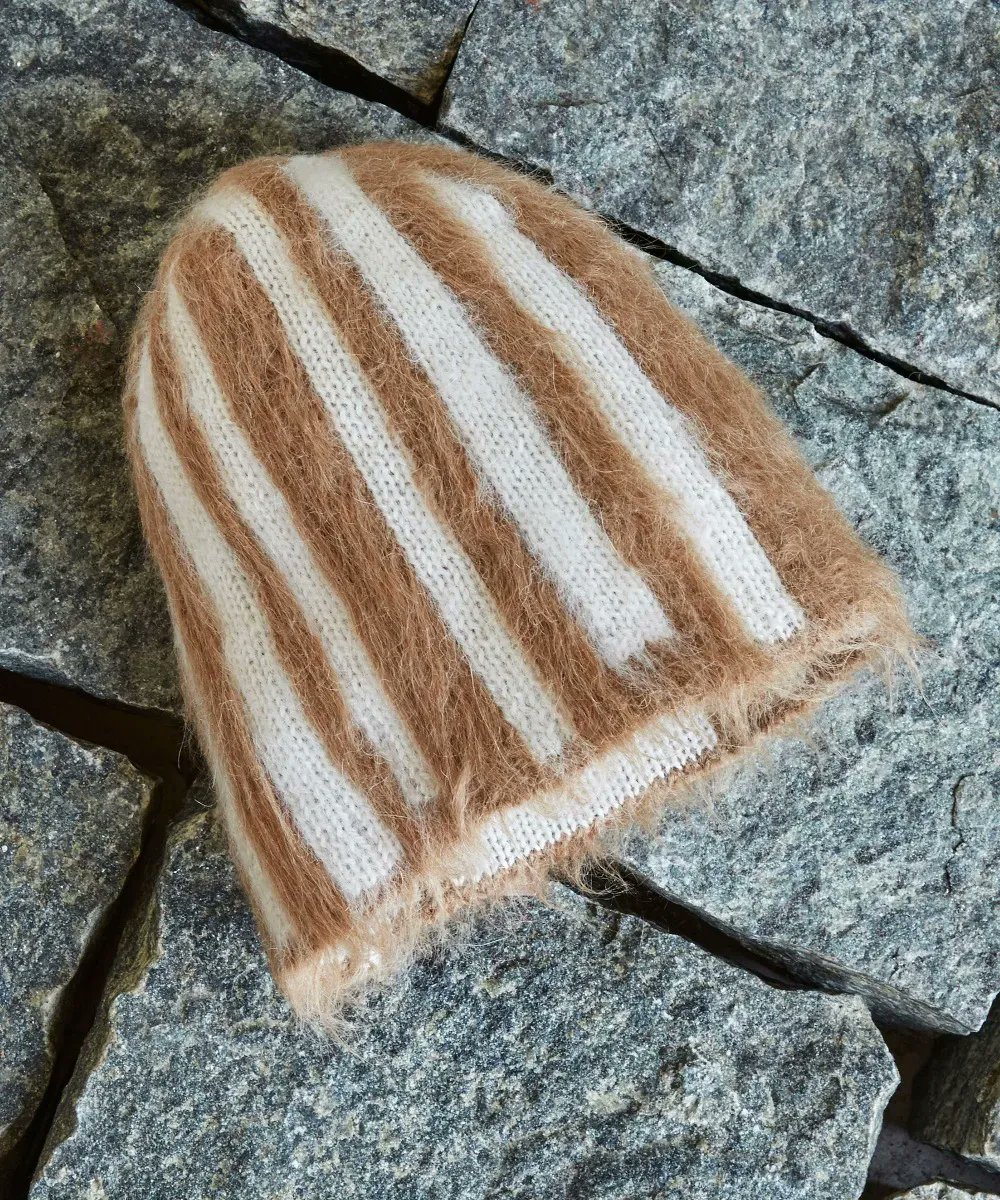 peruvianlink's tweet photo. Tap to shop: https://t.co/ONkKF1uF5S 
.
Be stylish and warm at the same time! 
.
#peruvianlink #madeinperu #smallbusiness #shopsmall #alpaca #alpacas #suri #surialpaca #winterhat #stylish #warm #comfy https://t.co/9x0PP2O6so