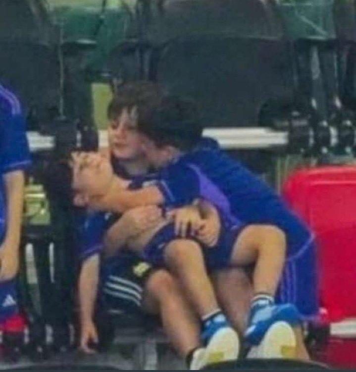 SOMOS CAMPEONES DEL MUNDO LPM NO LO PUEDO CREER
ANDO ASÍ