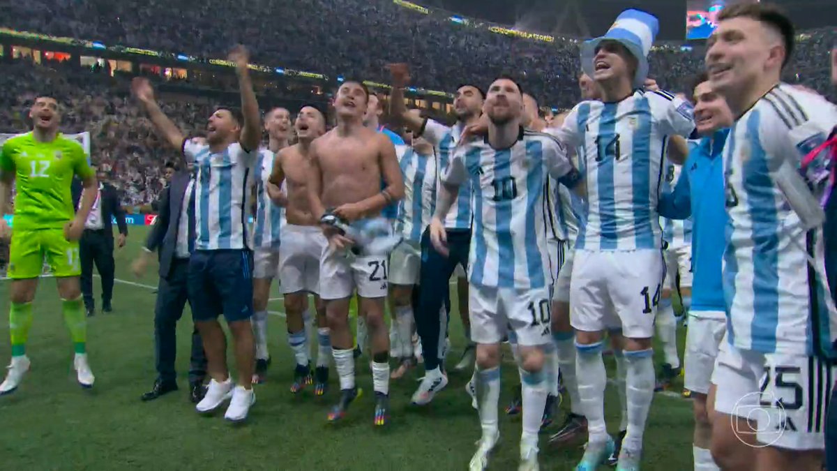 goleadadazoeira's tweet image. e os caras cantando musica pra zoar o brasil

kkkkkkk os lambe bola de argentino ficam como
