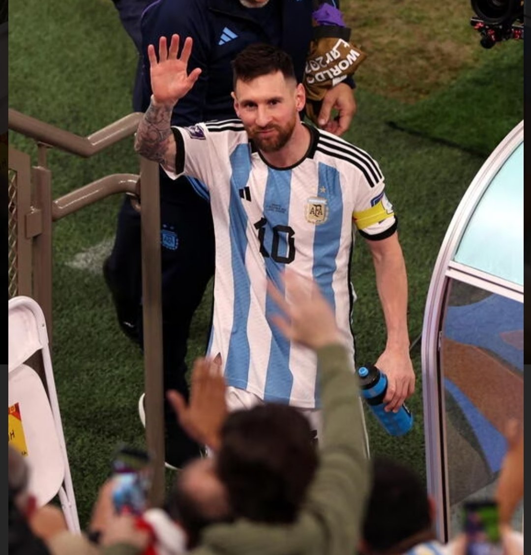 Partita spettacolare, una finale da infarto! Complimenti all'Argentina Campione del mondo. E adesso #Macron può rimettersi la giacca. #ArgentinaFranciaLive #Qatar2022  #ArgentinaVsFrance #Messi𓃵 #Messi