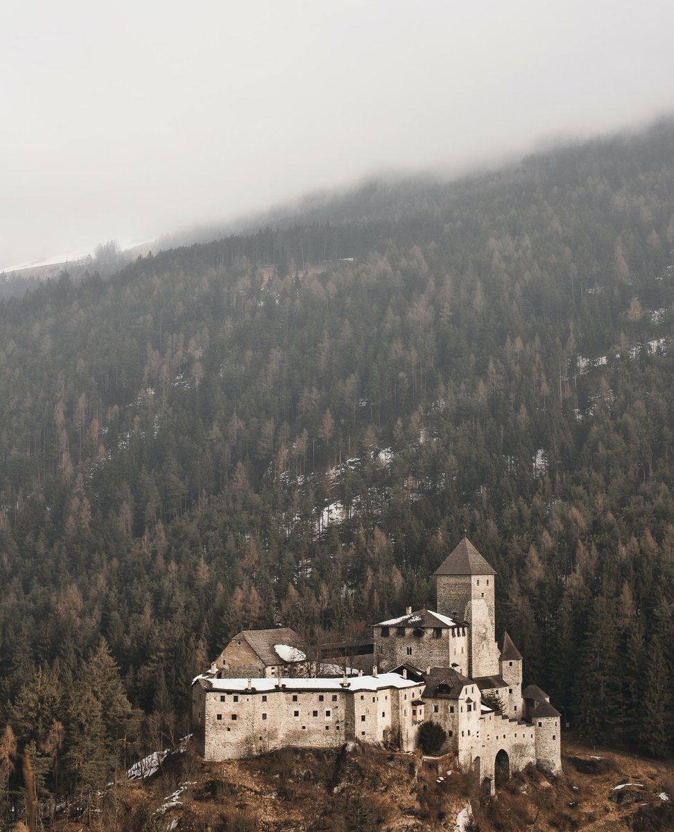 ParmaPini's tweet photo. Mountainside
#travel #beautifulplaces #italianlandscapes #italiane #vacanzeitaliane #europe #italiancountryside #dinnersetup #italianvillages #italianplaces https://t.co/4RtLXWs8aM