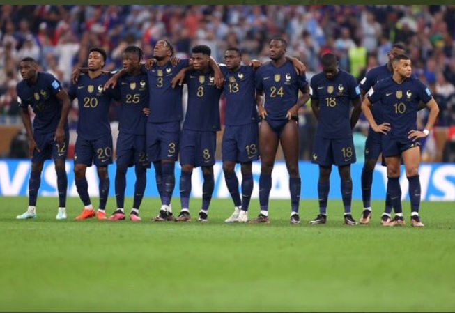 FoudePicardie's tweet photo. Bon c'est match nul et pis c'est tout !
2 étoiles et demie chacun et pis c'est tout !

#QuelMatch #FRAARG #ARGFRA #CoupeDuMondeFIFA #CoupeDuMonde https://t.co/TV3jQRsvdG