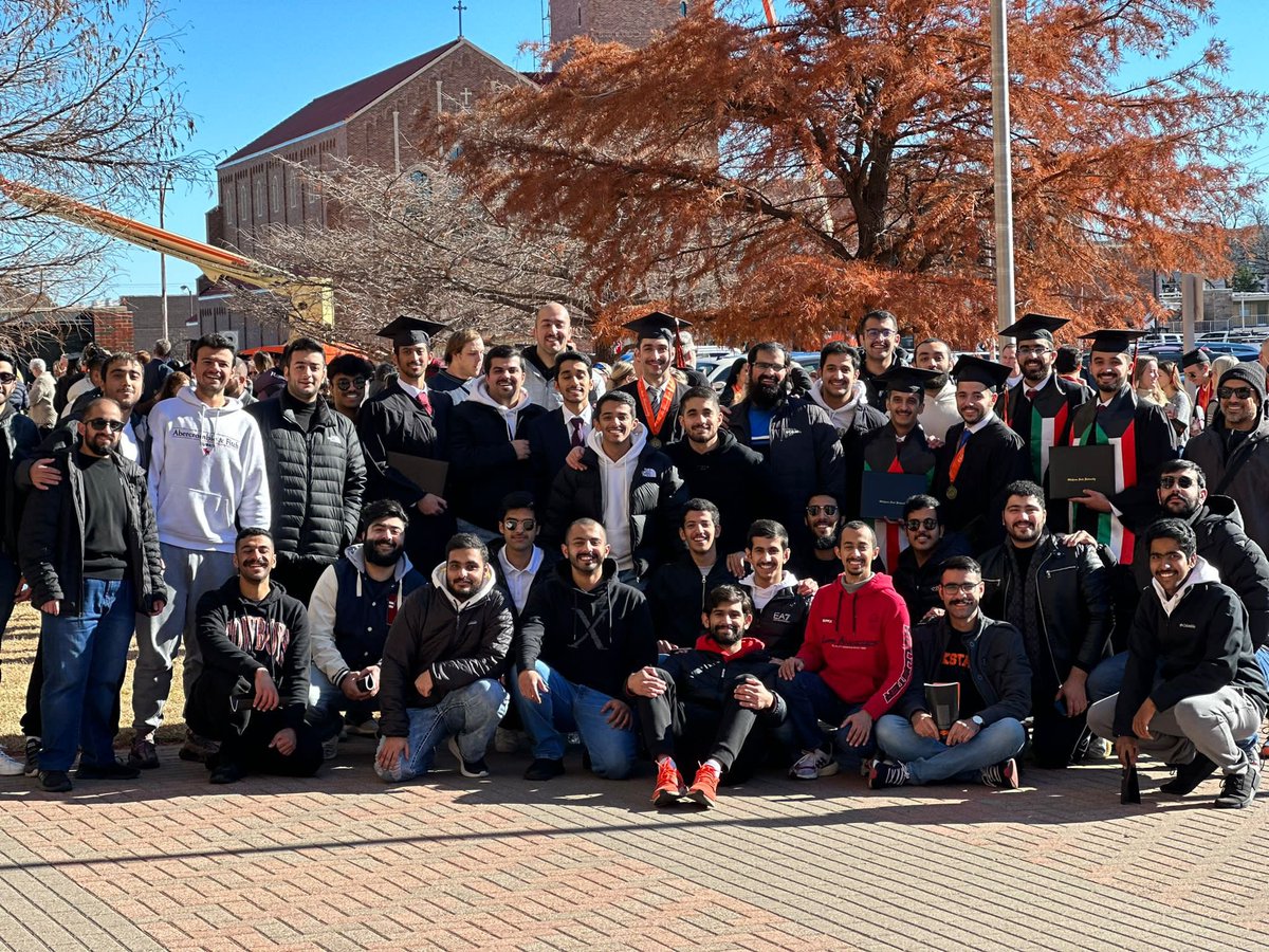 الحمدلله على حسن التمام والختام 🎓.