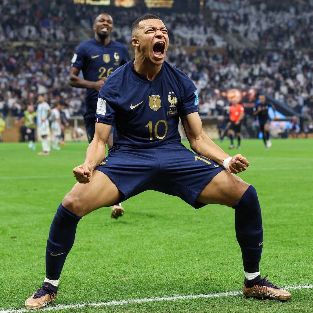 amaury_ciurana's tweet photo. Legendary moments ! Thank you Mbappé 💙🤍❤️ https://t.co/felzVzRSTO