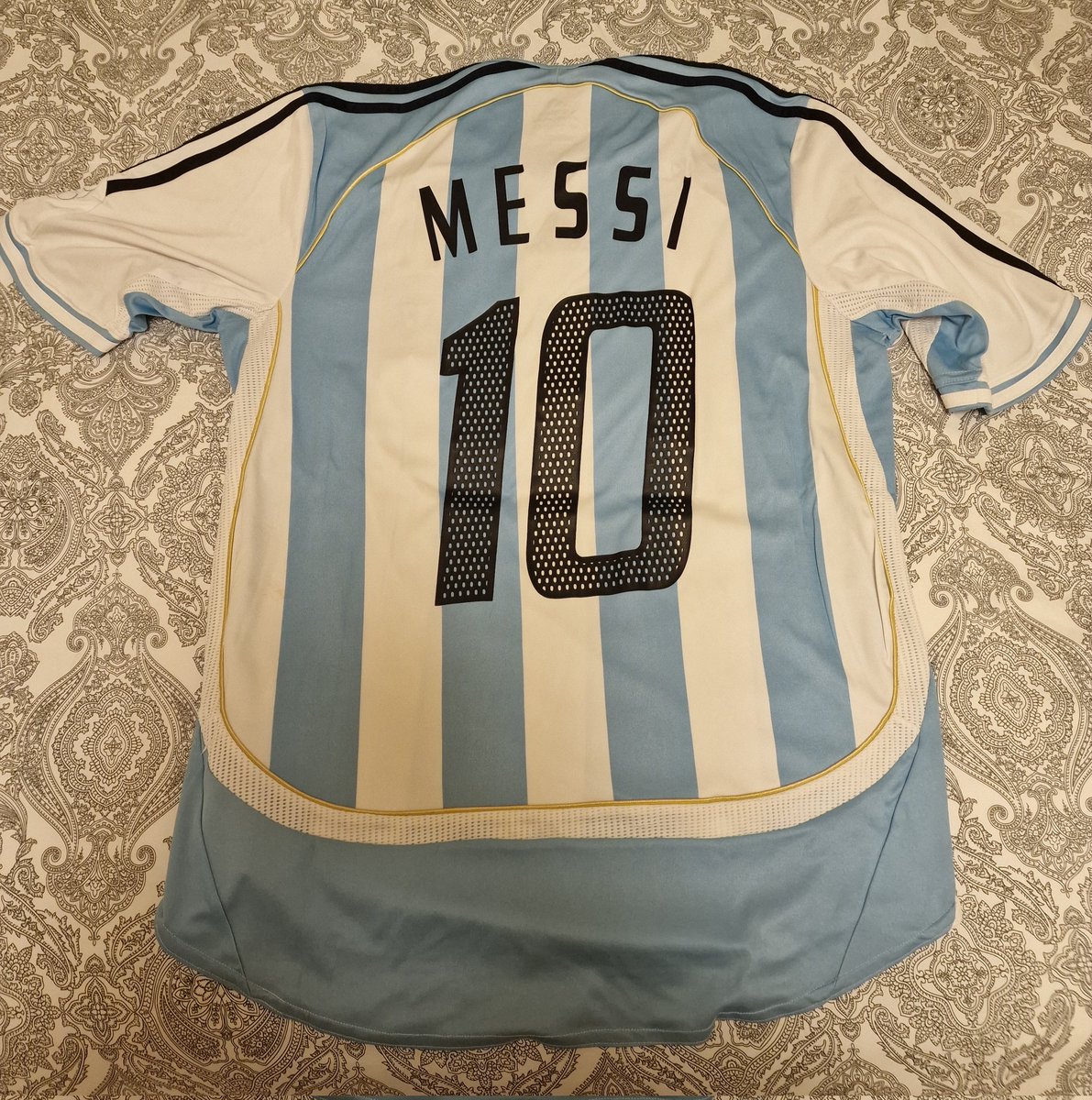 mboliart's tweet photo. Los que le hemos disfrutado 17 años en el Camp Nou y en el @FCBarcelona ya sabíamos que era el mejor jugador de fútbol del mundo.
Ahora también podemos decir, que probablemente de la historia.
Felicidades #Argentina!
#eternleo #eternmessi https://t.co/tuDK0XjmaK